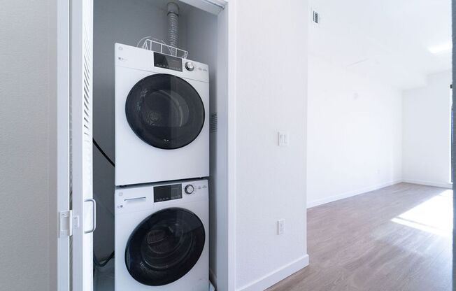 Studio, 1 bath, 437 sqft, $2,695, Unit 209