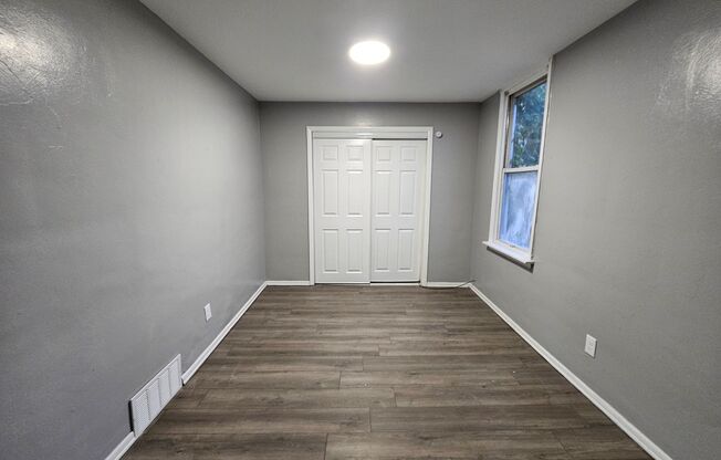 Small 2 bedroom 1 bath apartment for rent!