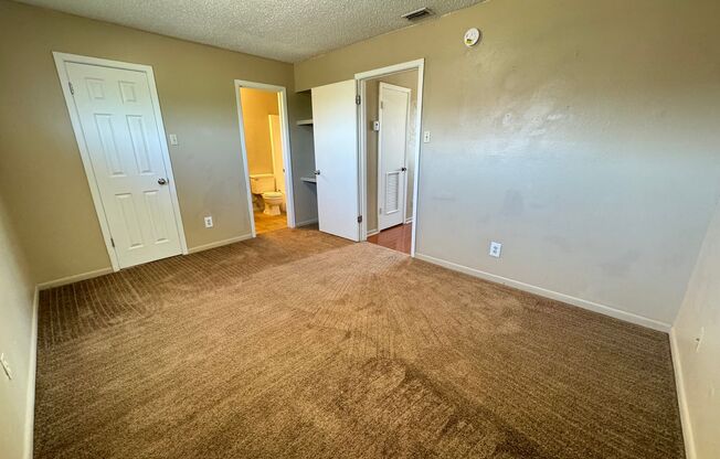 1 bed, 1 bath, $500, Unit Apt 203