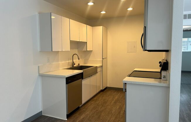1 bed, 1 bath, 750 sqft, $2,430, Unit D099