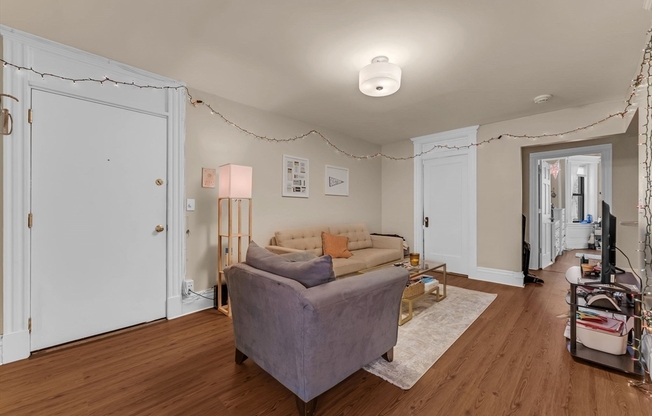 3 beds, 1 bath, 1,017 sqft, $5,800, Unit 301