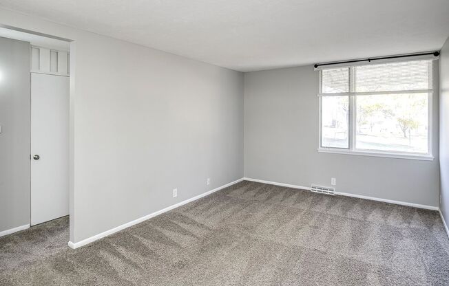 3 beds, 1 bath, $1,195, Unit 15