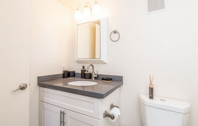 2 beds, 2 baths, 922 sqft, $1,250, Unit 1042