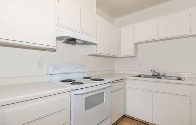 2 beds, 1 bath, 820 sqft, $1,200, Unit 2-70