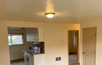 2 beds, 1 bath, $1,395, Unit 572-07