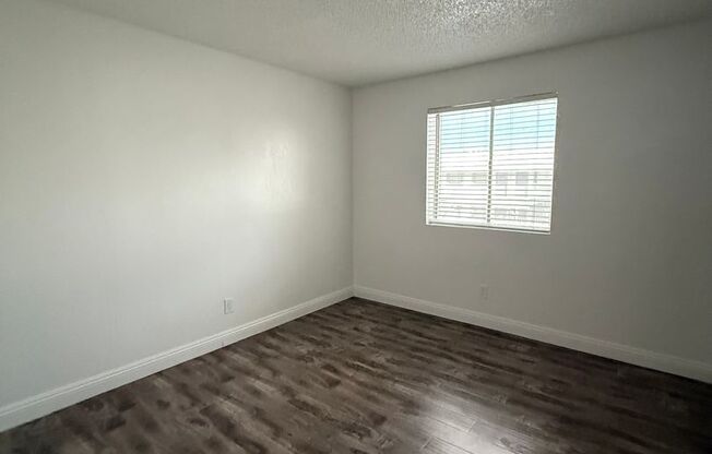 2 beds, 1 bath, 750 sqft, $1,100, Unit 214