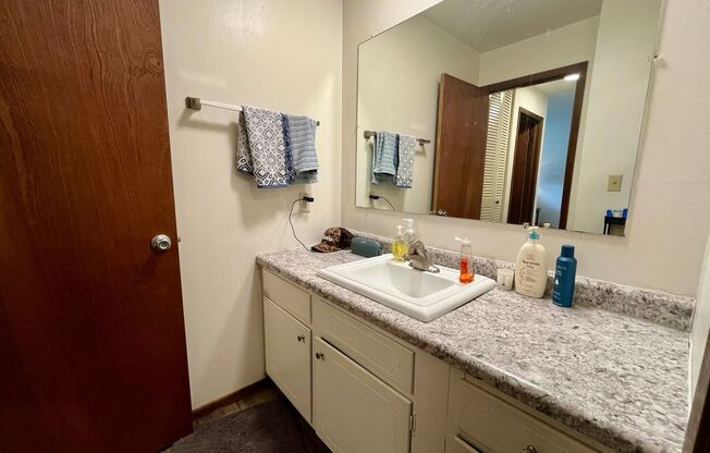 1 bed, 1 bath, $1,025, Unit 41