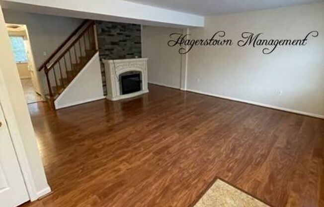 3 beds, 2.5 baths, $1,600