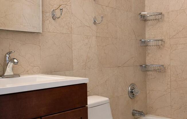 2 beds, 1 bath, 900 sqft, $5,400, Unit 9E