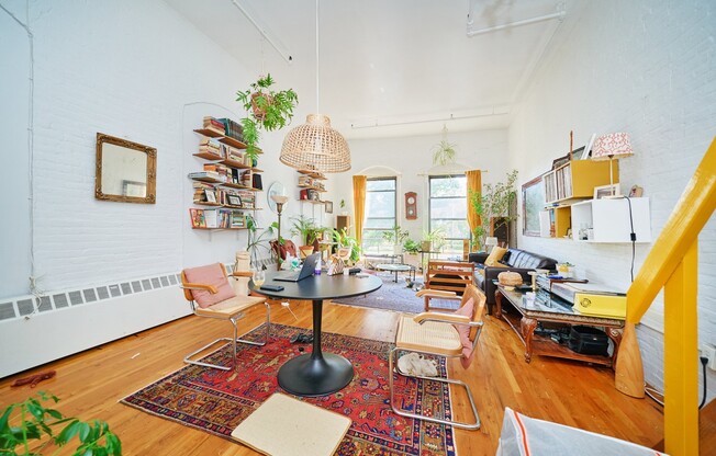 5 DELAVAN ST