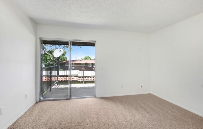 Available now for immediate move in. The Lake at Corona.