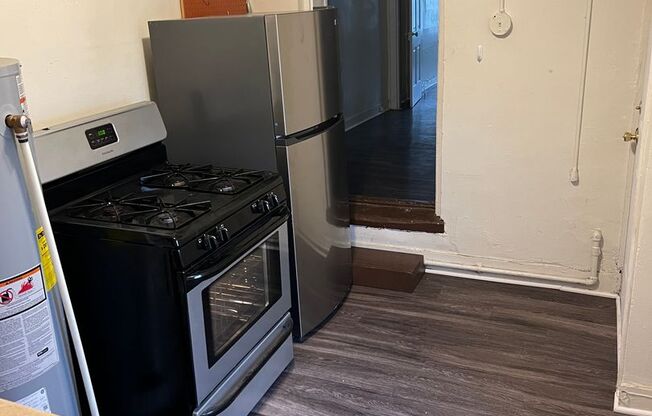 1 bed, 1 bath, 700 sqft, $950, Unit Apt #2 (2nd Flr)