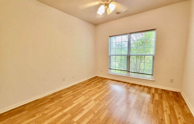 2 beds, 1 bath, $2,100, Unit #14208