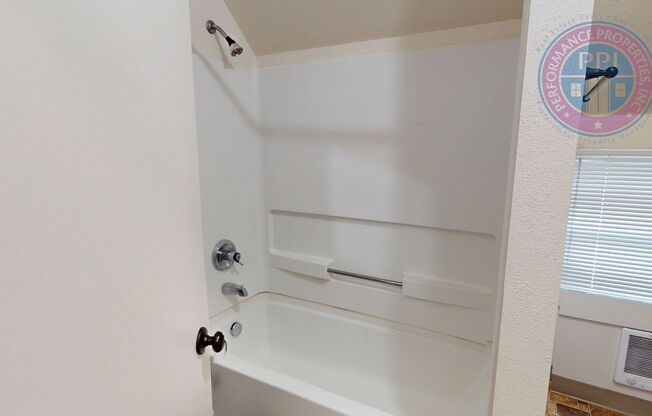 2 beds, 1 bath, 800 sqft, $1,645, Unit Upper