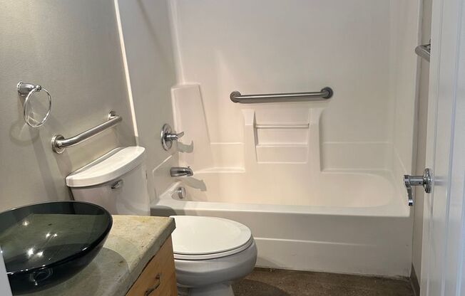 2 beds, 2 baths, 1,100 sqft, $965, Unit 314