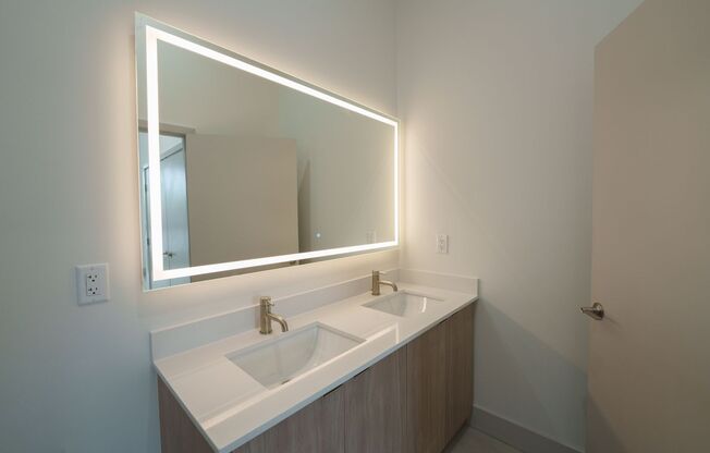 3 beds, 2 baths, 1,348 sqft, $2,622, Unit 114