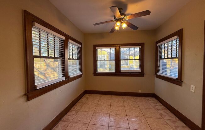 2 beds, 1 bath, $1,295