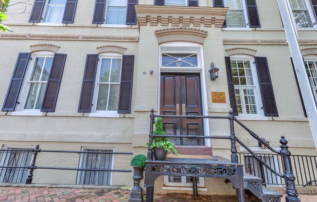 Charming and light-filled garden condo in the heart of Georgetown!