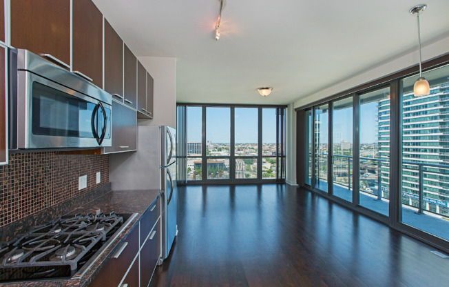 681 W WAYMAN