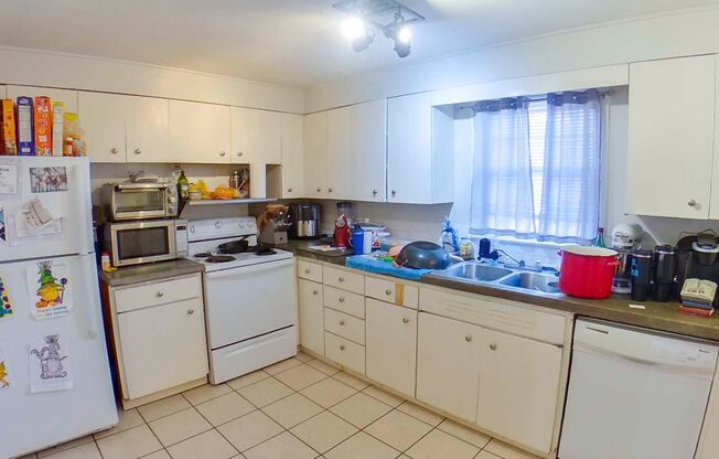 Great Location! 2 Blocks to Campus + Pet-Friendly + Off-Street Parking + Washer & Dryer Included! Available August 5th!