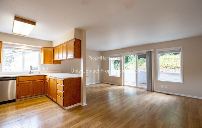 2 beds, 2.5 baths, $2,350, Unit 17920 Oatfield Road