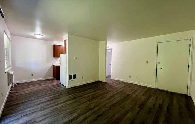 1 bed, 1 bath, $925, Unit H