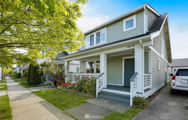 Beacon Hill 3bed 2.5bath Home