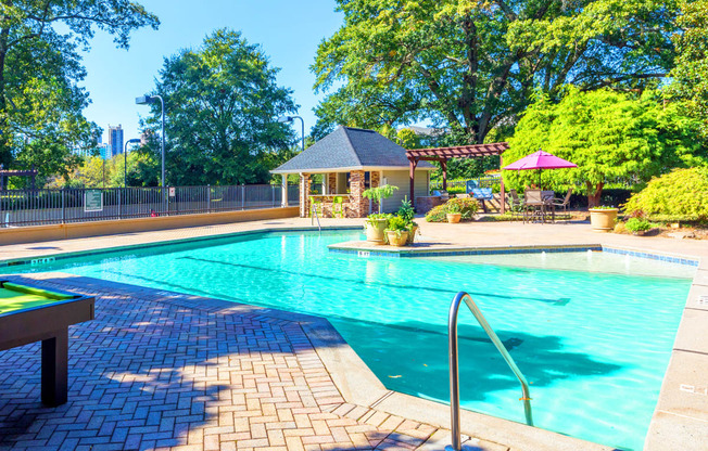 Evergreen Lenox Park Apartments pool