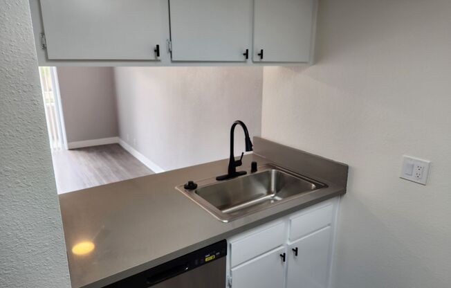 1 bed, 1 bath, 725 sqft, $2,050, Unit 216