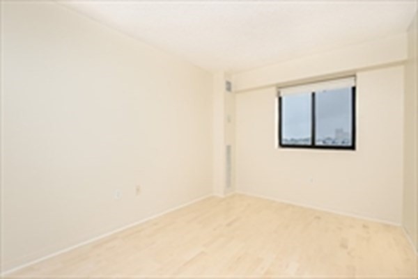 2 beds, 1.5 baths, 840 sqft, $2,900, Unit 604