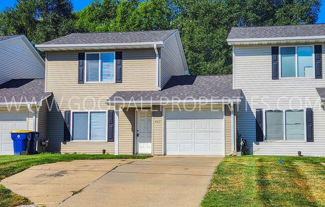 3 beds, 1.5 baths, $1,475