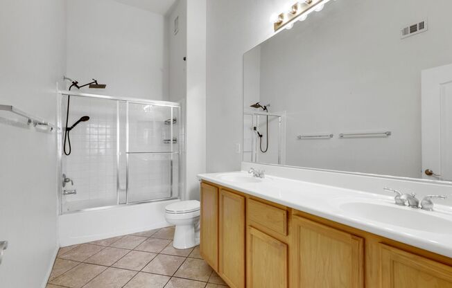 3 beds, 2 baths, $1,640, Unit # 1224