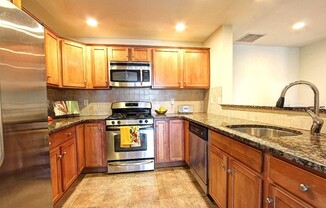 120 Wyllis Ave 320