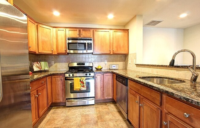 120 Wyllis Ave 320