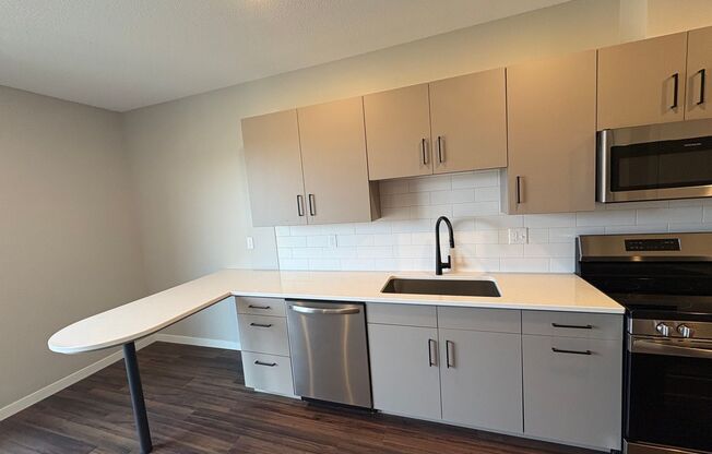 1 bed, 1 bath, 605 sqft, $1,200, Unit 331