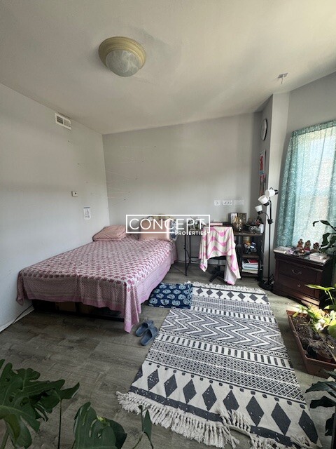 8 LANGDON ST