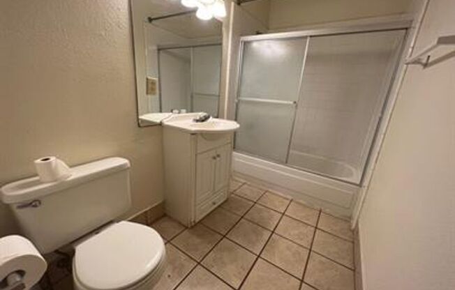 2 beds, 1.5 baths, $1,300, Unit 2251