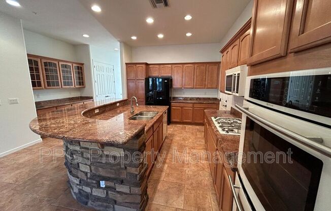 831 W SYCAMORE CT