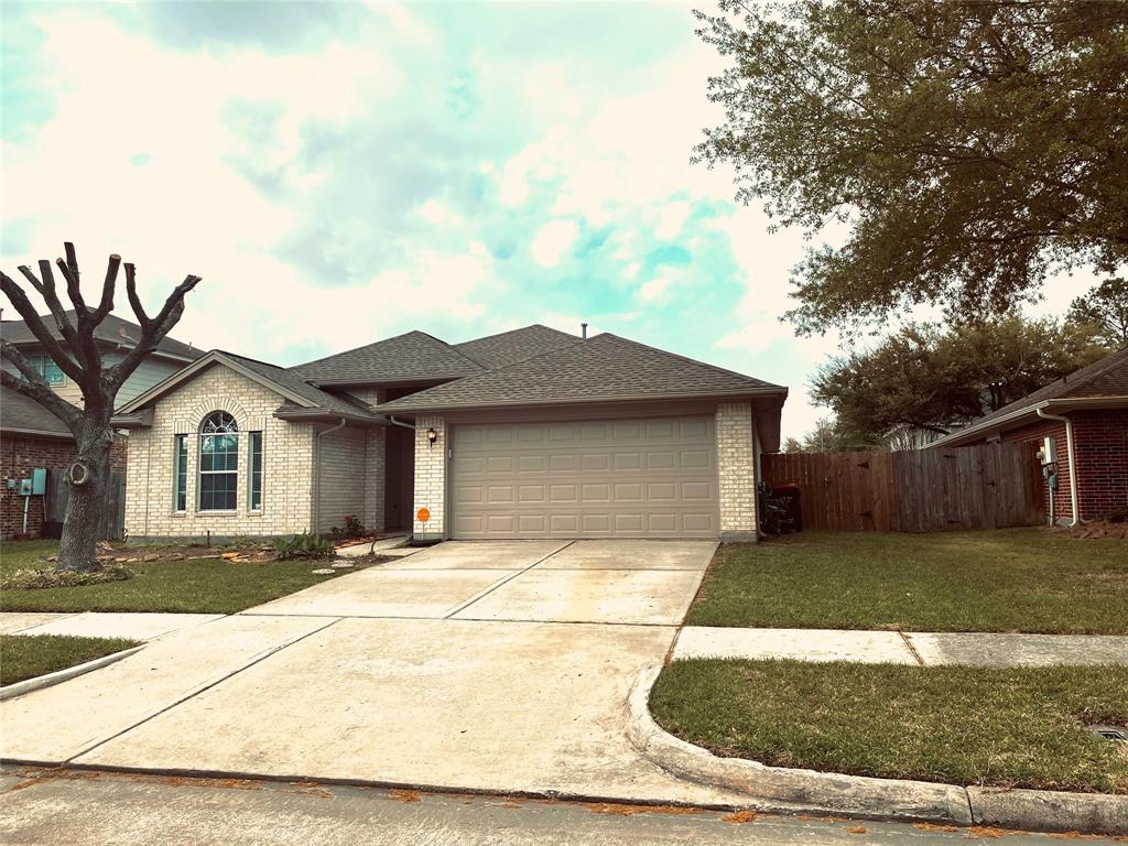911 CHRISTOPHER LN