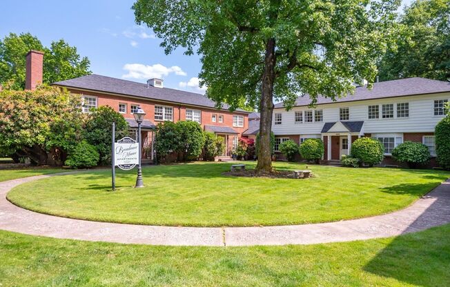 2 beds, 1 bath, 901 sqft, $1,990, Unit 07