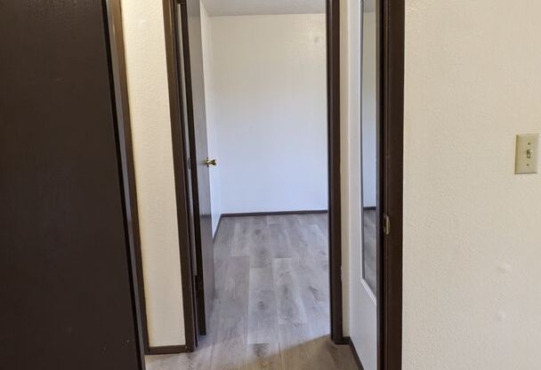 2 beds, 1 bath, 717 sqft, $1,275, Unit 6