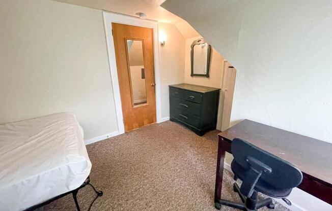 2 beds, 1 bath, $1,700