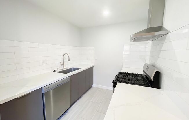 2 beds, 1 bath, $2,695, Unit APT #2