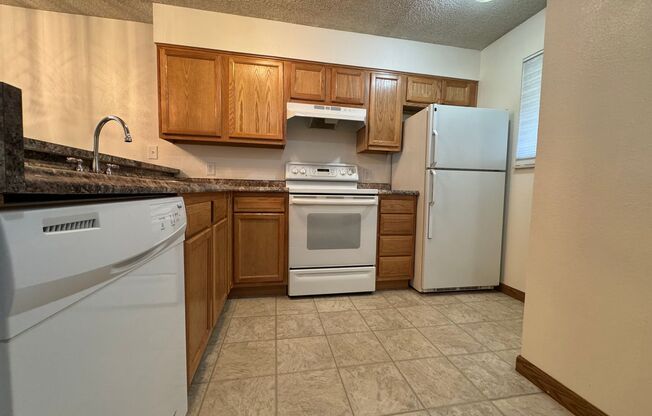 Studio, 1 bath, $1,100, Unit # J 204