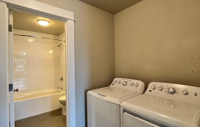 1 bed, 1 bath, $1,595, Unit 14