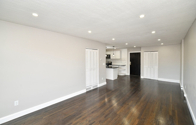 800 Hyde Park Ave