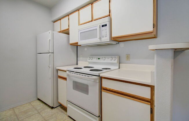 1 bed, 1 bath, 745 sqft, $1,300, Unit 2072