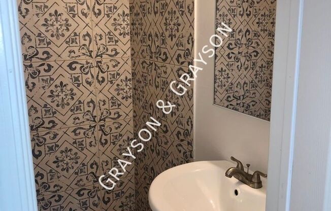 211 West Hadley Street