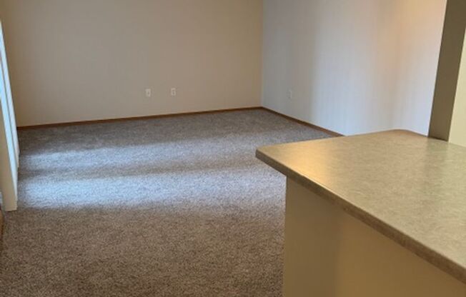 1 bed, 1 bath, 735 sqft, $925, Unit 109E