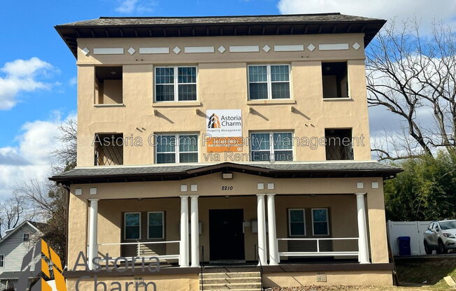 2210 Roslyn Ave